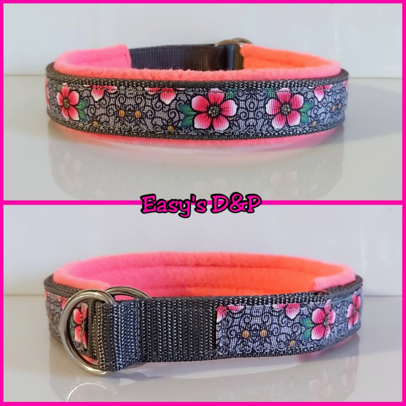 Sliphalsband grijs barok bloemen neon roze fleece 