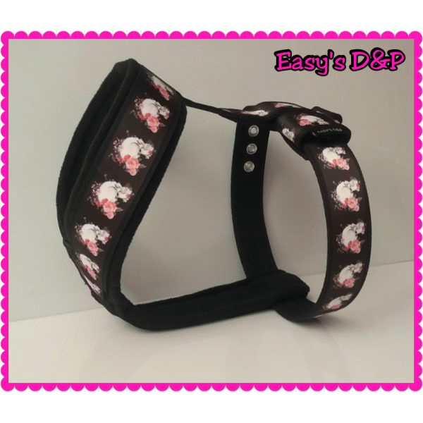 Tuig zwart skull echt roze bloemen 